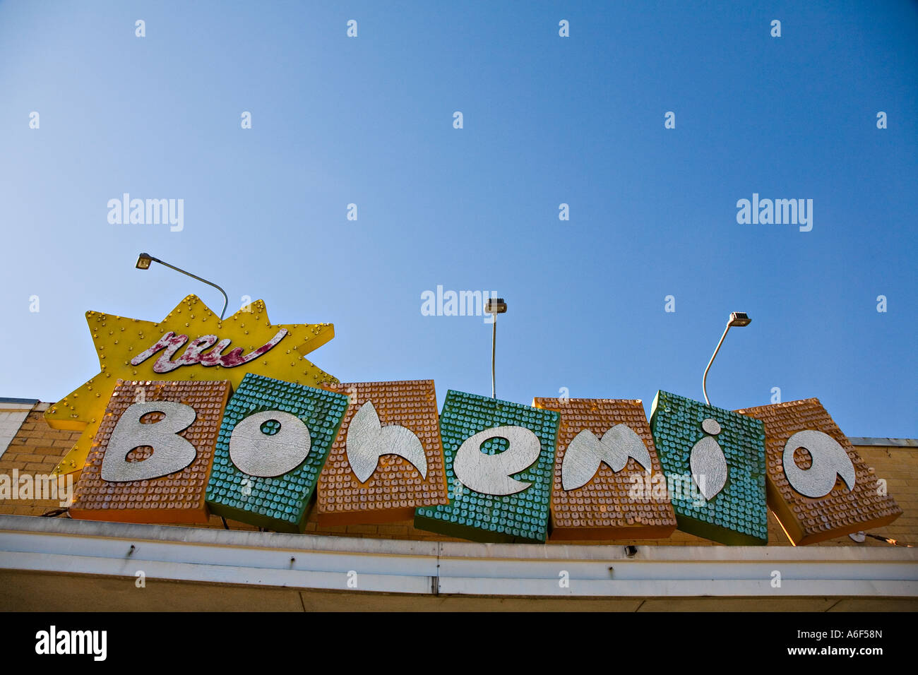 TEXAS Austin firmar encima de Nueva Bohemia tienda de ropa en el distrito  de South Congress SoCo hip Fotografía de stock - Alamy