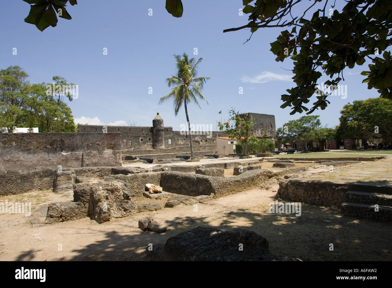 Las paredes de la antigua guarnición de Fort Jesús ahora un museo en Mombasa, Kenya, Africa Oriental Foto de stock