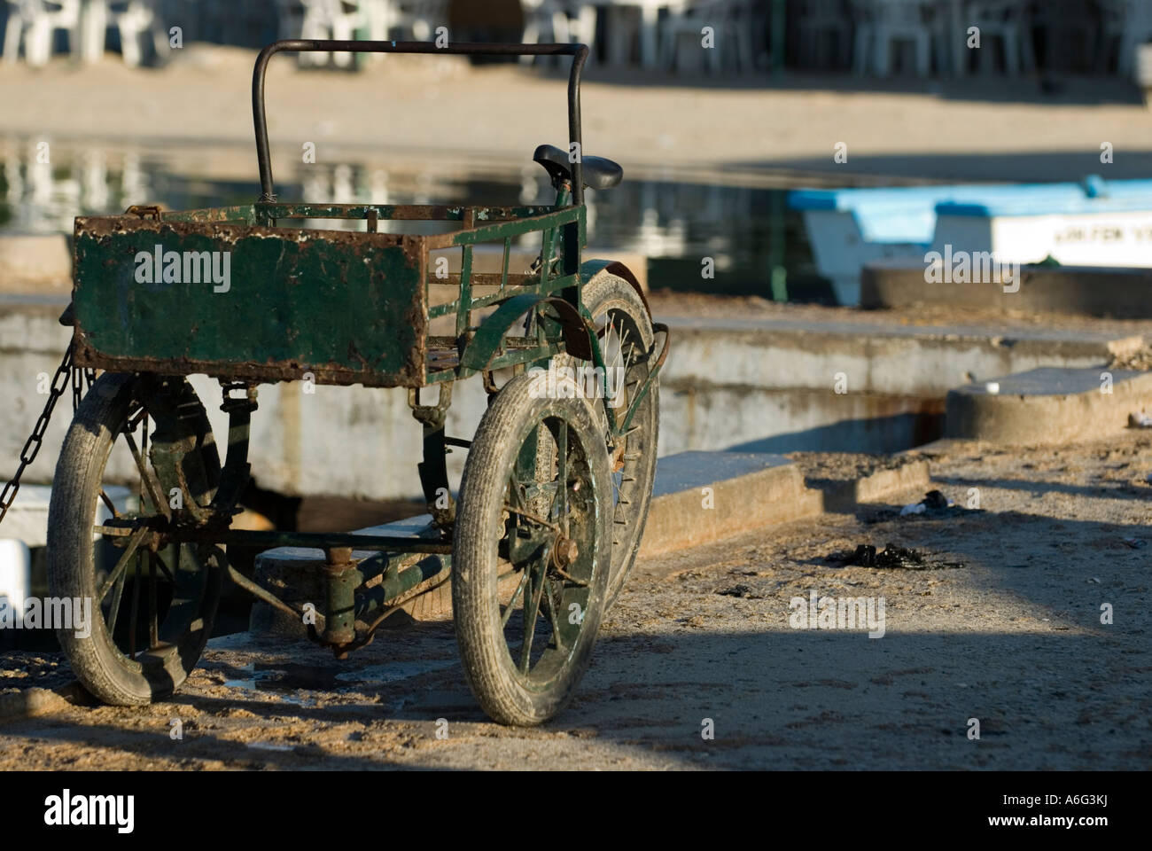 Carro triciclo, Boca Chica, República Dominicana, 1/07 Fotografía de stock  - Alamy