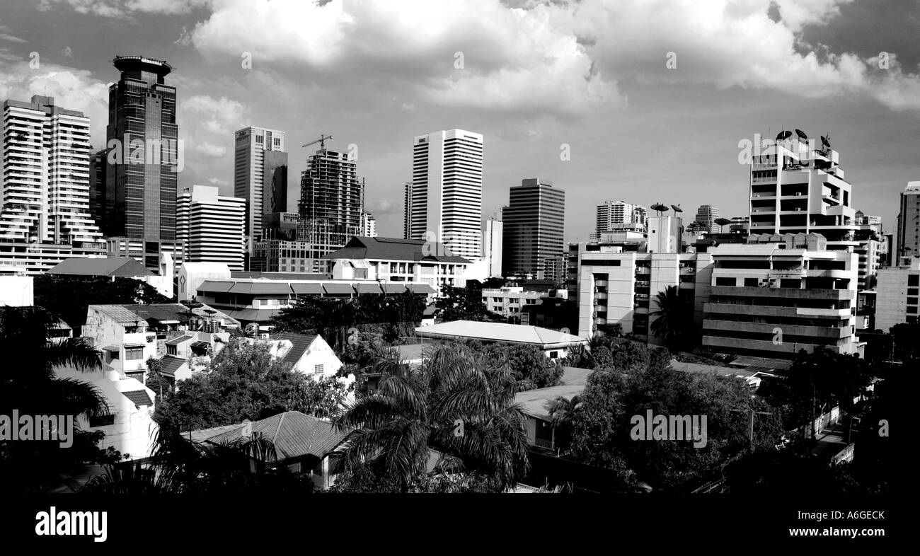 Tailandia, Bangkok, más y más edificios de gran altura en la zona de Sukhumvit. Foto de stock