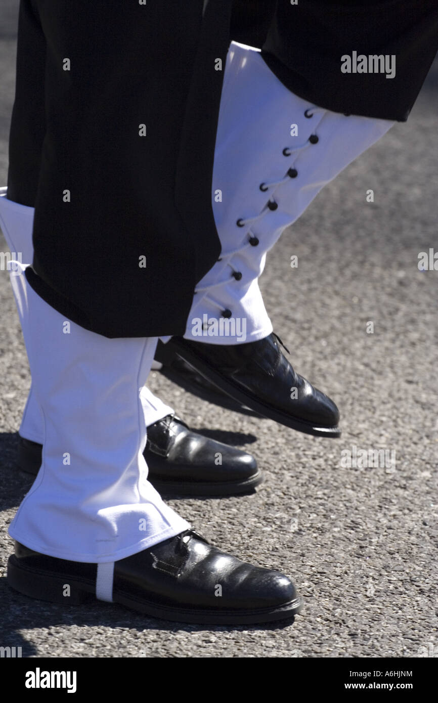 En un desfile militar ROTC botas con polainas de lona blanca Fotografía de  stock - Alamy