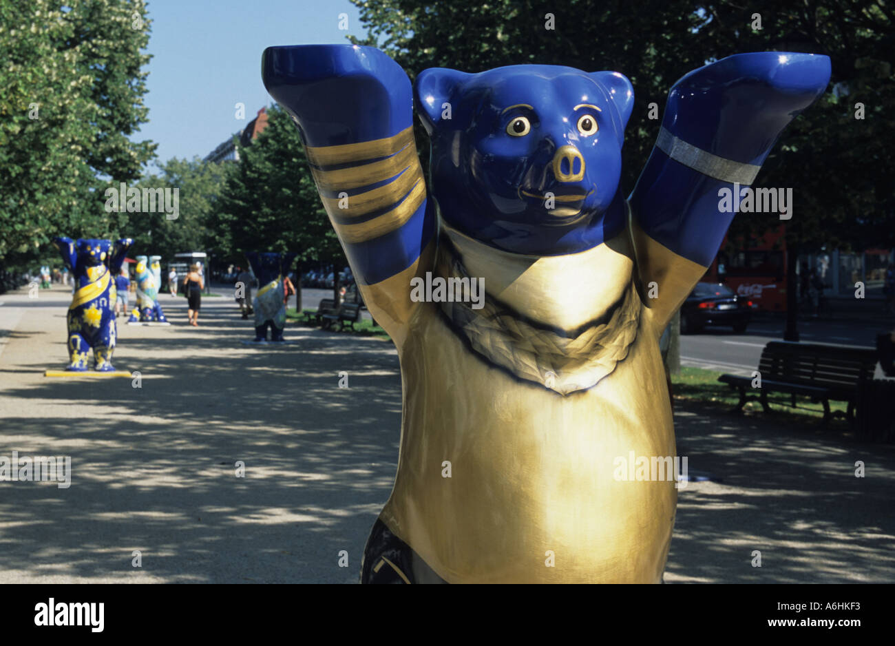 Estatua del oso de Berlín en Unter den Linden Boulevard Foto de stock