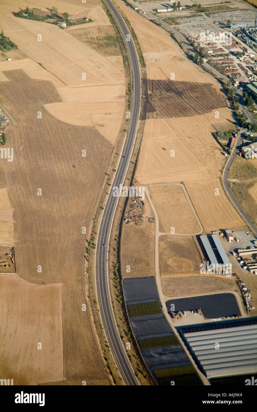 Vista aérea de una carretera cerca de Madrid en España, Europa Foto de stock