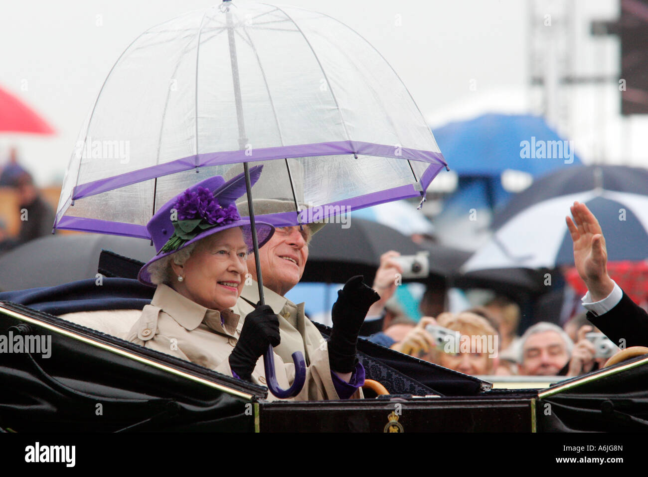 Su Majestad la Quen Elisabeth II y de su esposo, Su Alteza Real el Príncipe Duque de Edimburgo Foto de stock