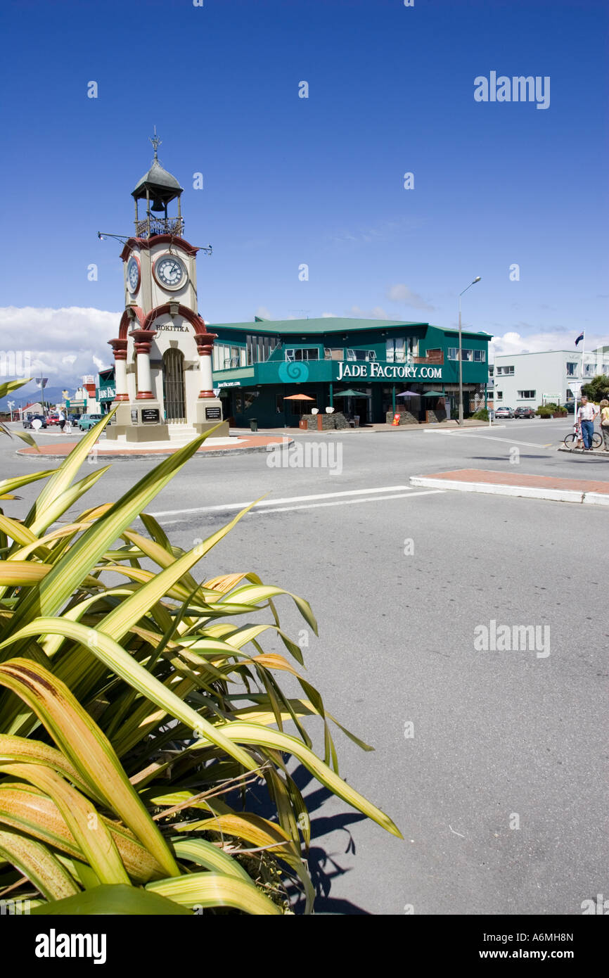 La torre del reloj y la fábrica de jade Hokitika, Costa oeste, Isla del Sur, Nueva Zelanda Foto de stock