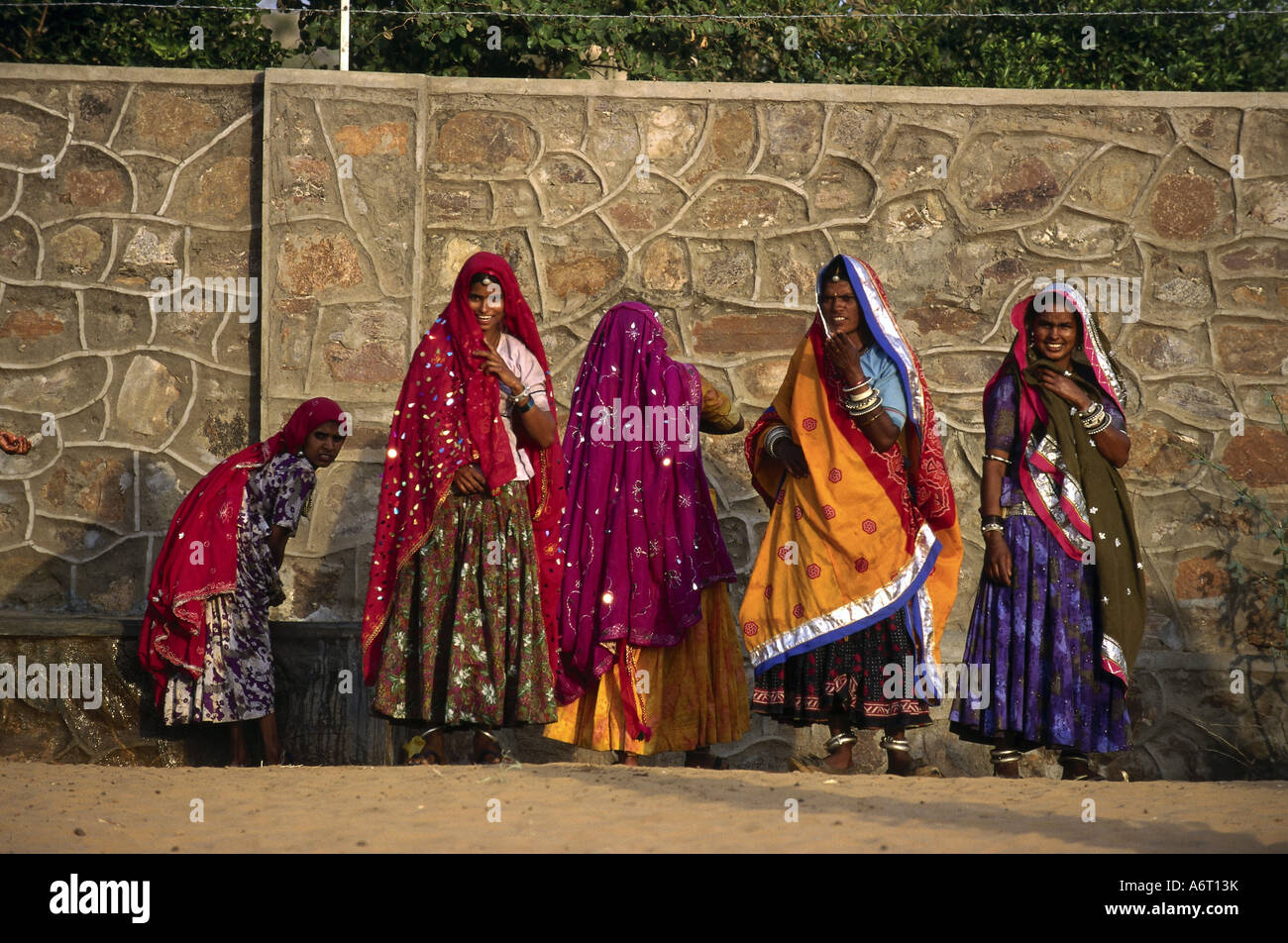 Algunas personas, mujeres, India, mujeres, lavarse, Pushkar, Rajastán, Asia, mujer, higiene personal, Sari, indio, etnología, eth Foto de stock