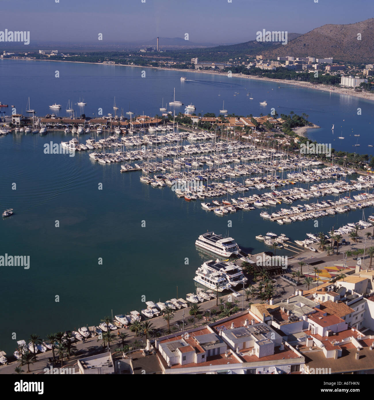 Imagen aérea de puerto alcudia y alcudiamar marina fotografías e imágenes  de alta resolución - Alamy
