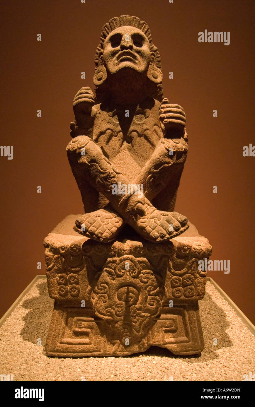 Prehispanic sculpture fotografías e imágenes de alta resolución - Alamy