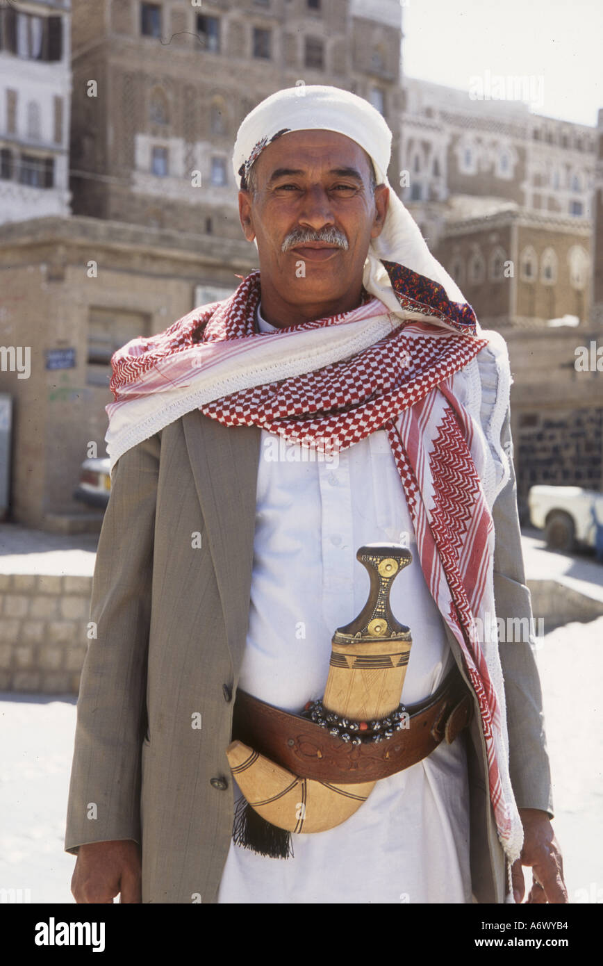 Traditional yemeni dress fotografías e imágenes de alta resolución - Alamy
