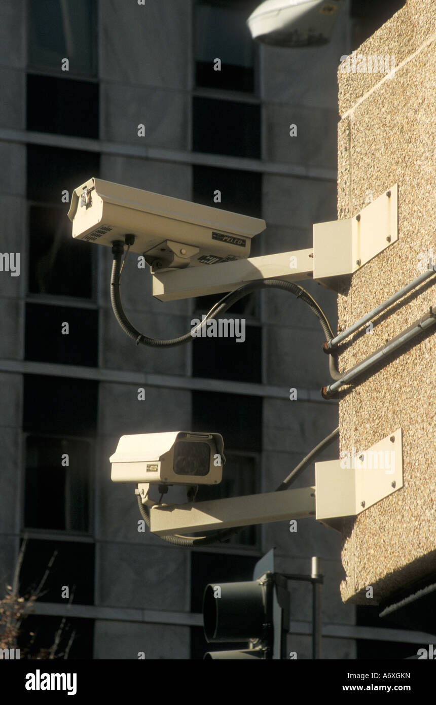 Washington DC, cámaras de seguridad montado en un edificio cerca de la Casa Blanca Foto de stock