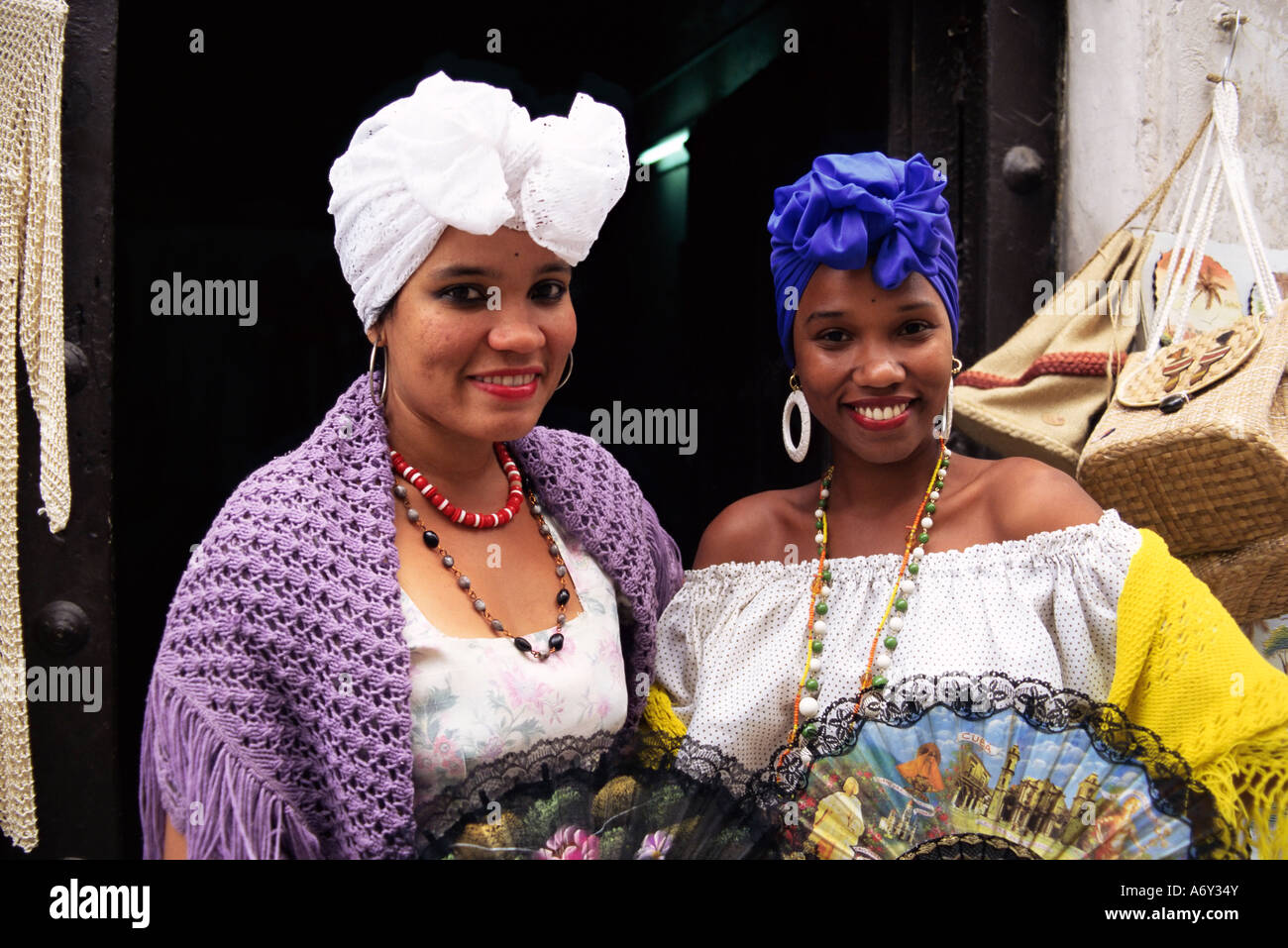 Cuban dress fotografías e imágenes de alta resolución - Alamy