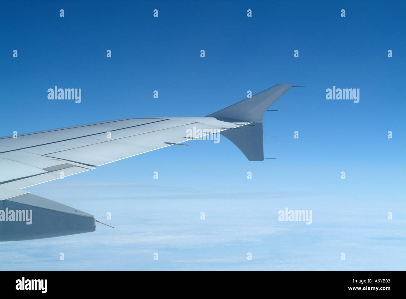 Vista del ala del A320 de Airbus en vuelo Foto de stock