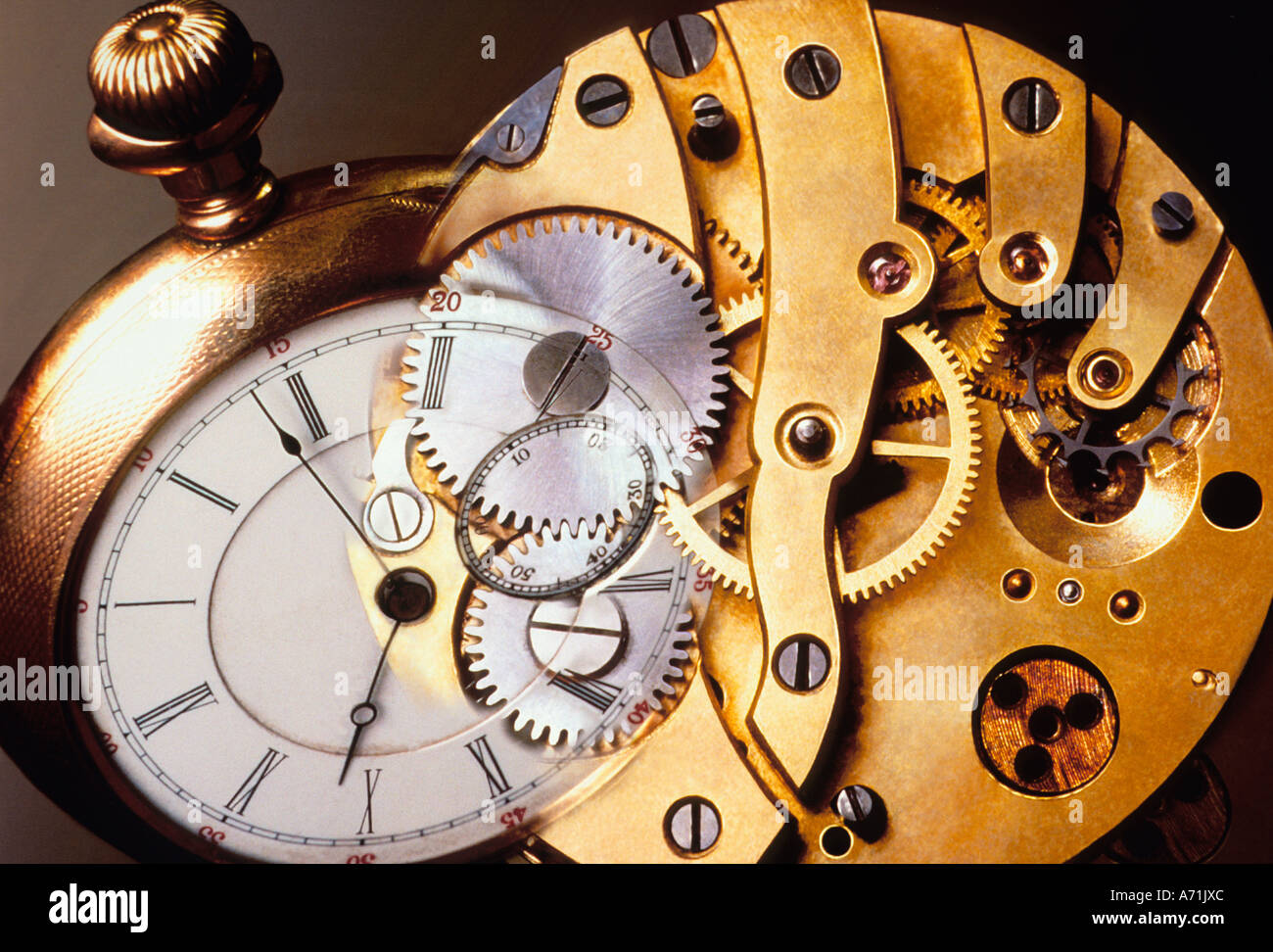 Reloj de bolsillo steampunk. Engranes a la vista