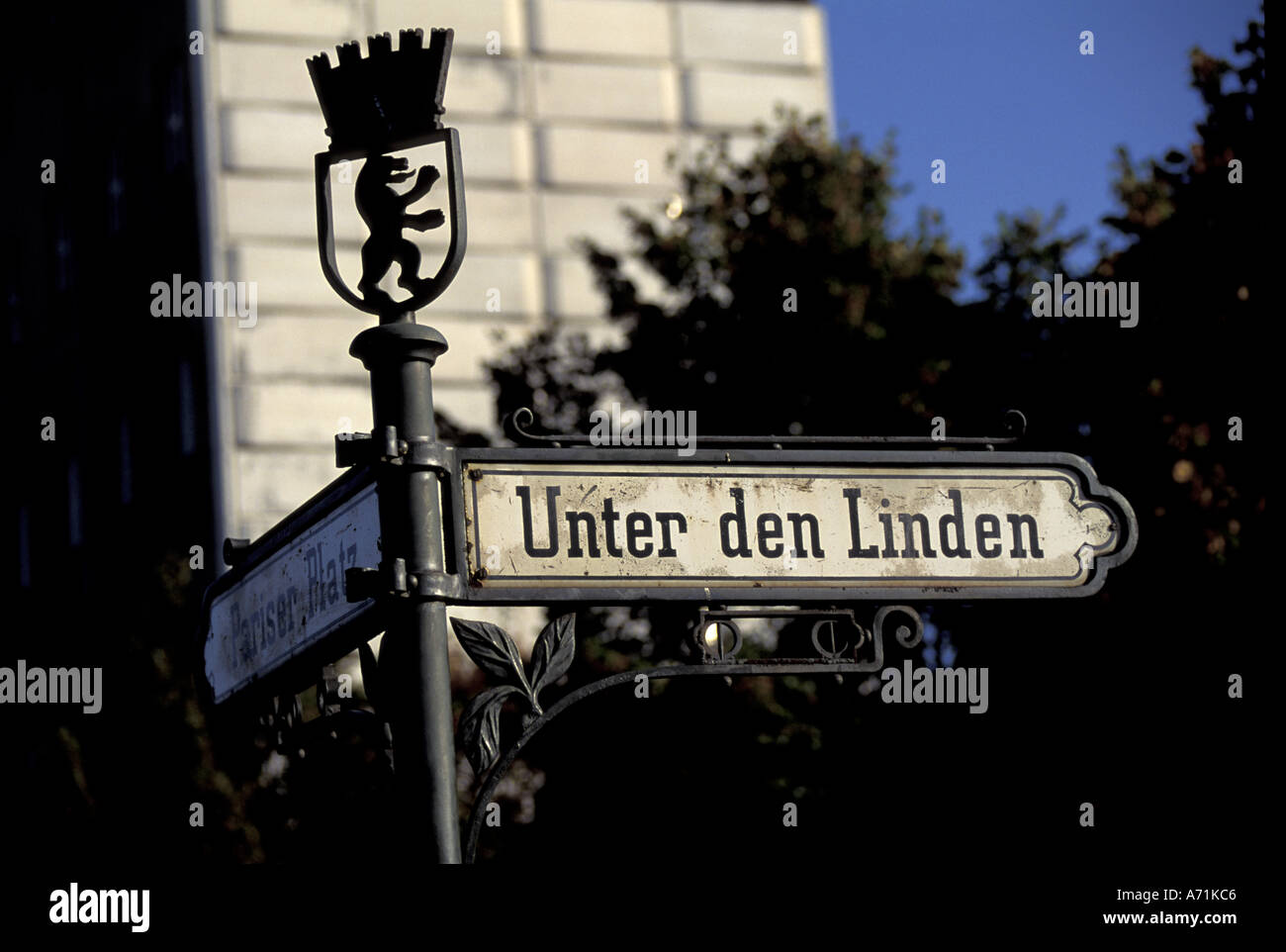 Alemania, Berlín. Famoso bulevar de Berlín - Unter den Linden. Foto de stock