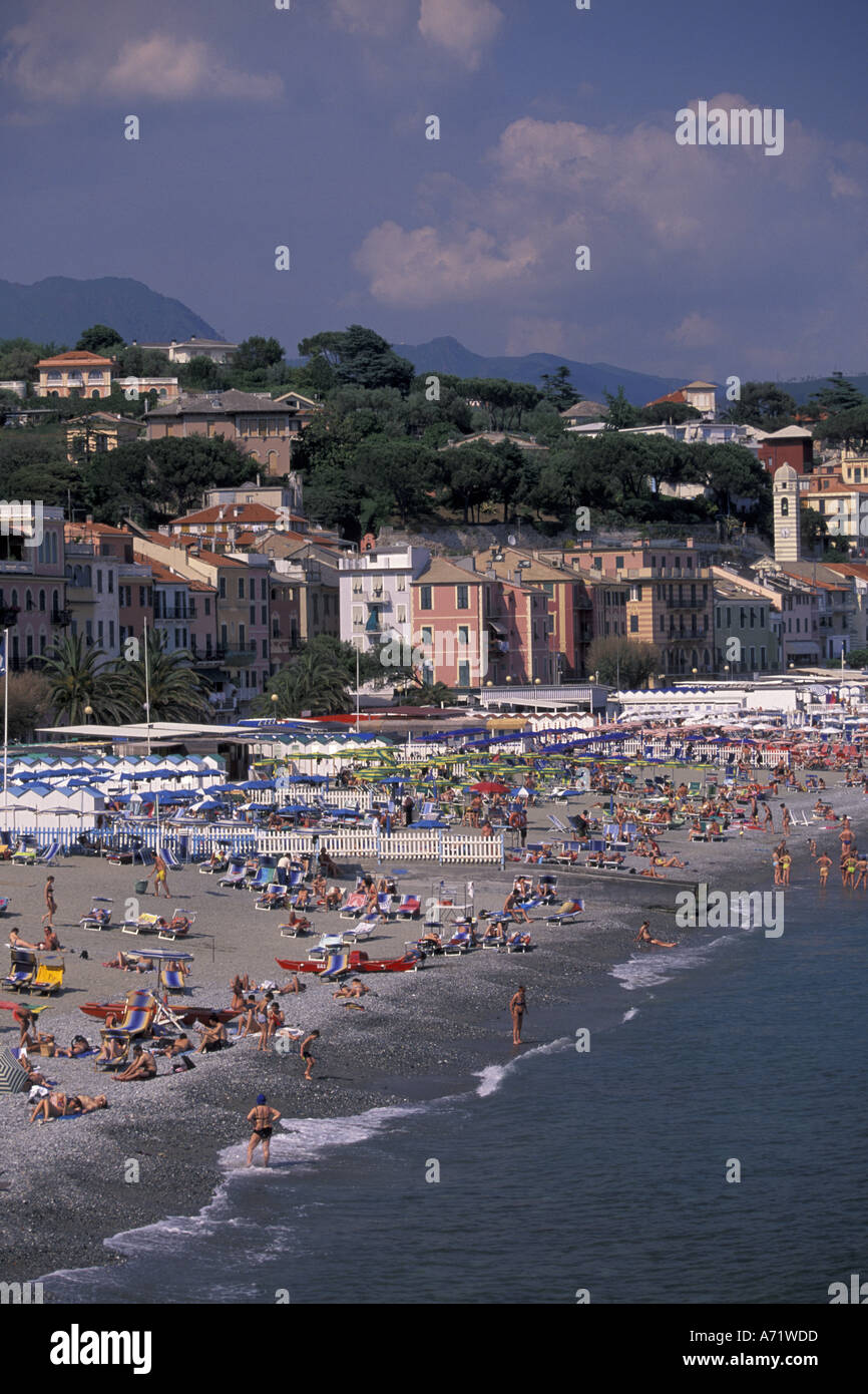 Europa, Italia, Liguria, Celle Ligure, Riviera di Ponente, vista de los Piani di Celle beach Foto de stock