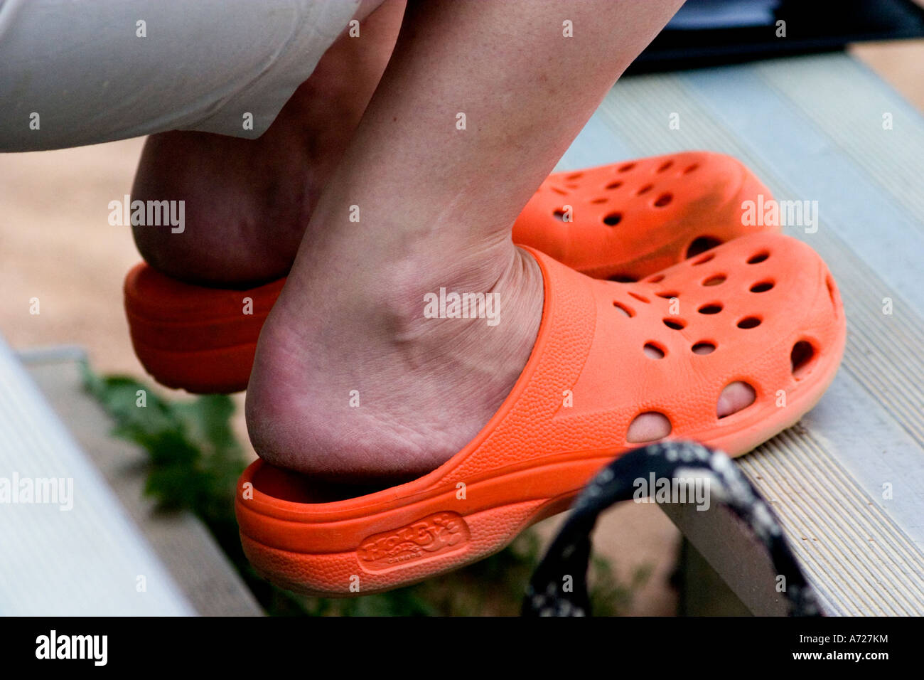 Moda Crocs naranja. St Paul Minnesota,  Fotografía de stock - Alamy