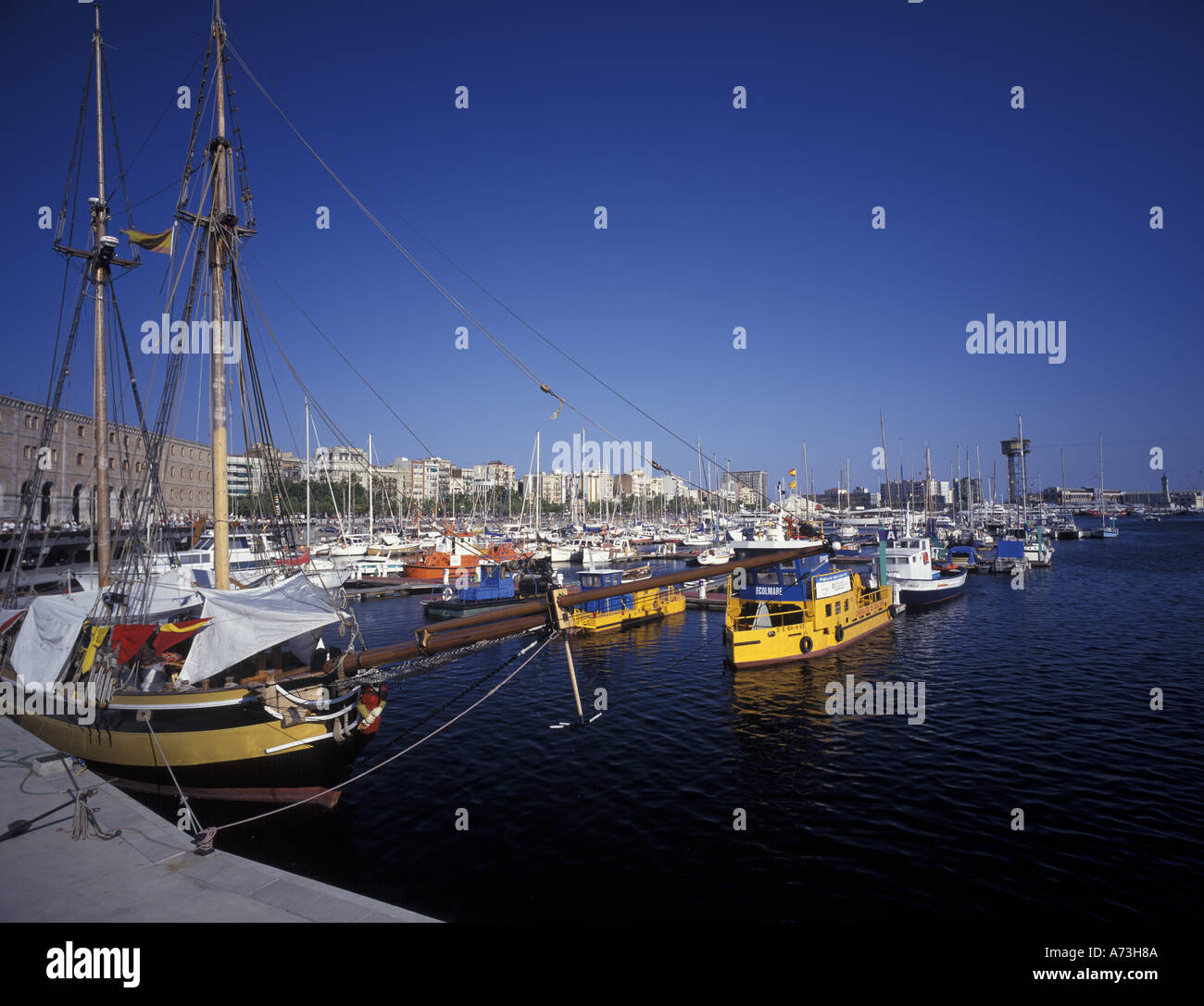 Europa, España, Cataluña, Barcelona. Antiguo Puerto Marina (medio formato) Foto de stock