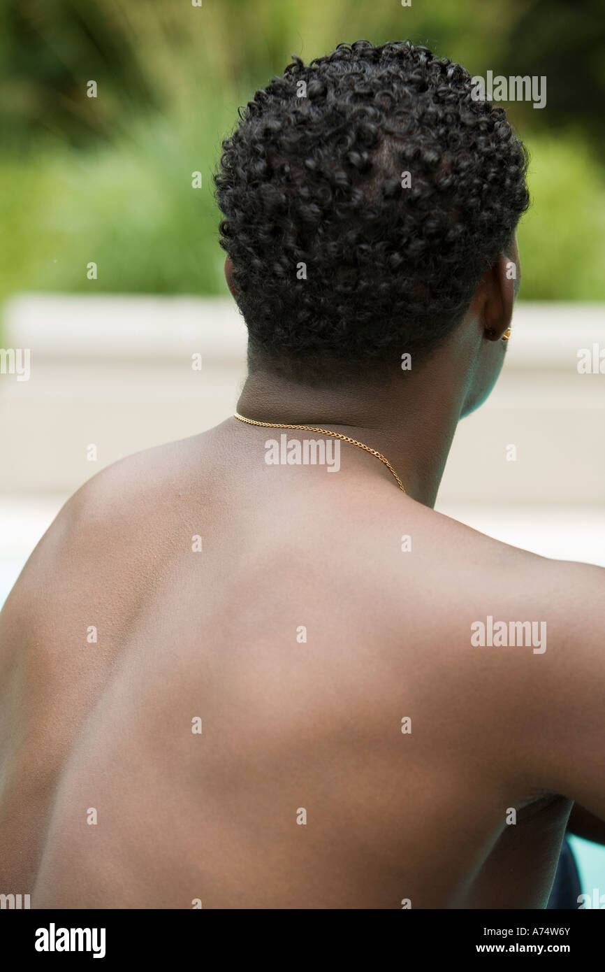 Espalda desnuda del hombre Fotografía de stock - Alamy