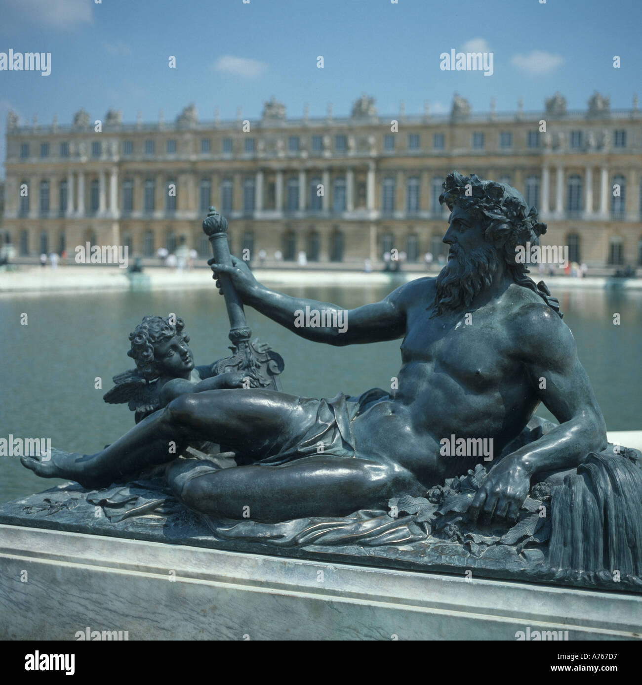 Rey estatua de Neptuno en el Palacio de Versalles París Francia Foto de stock