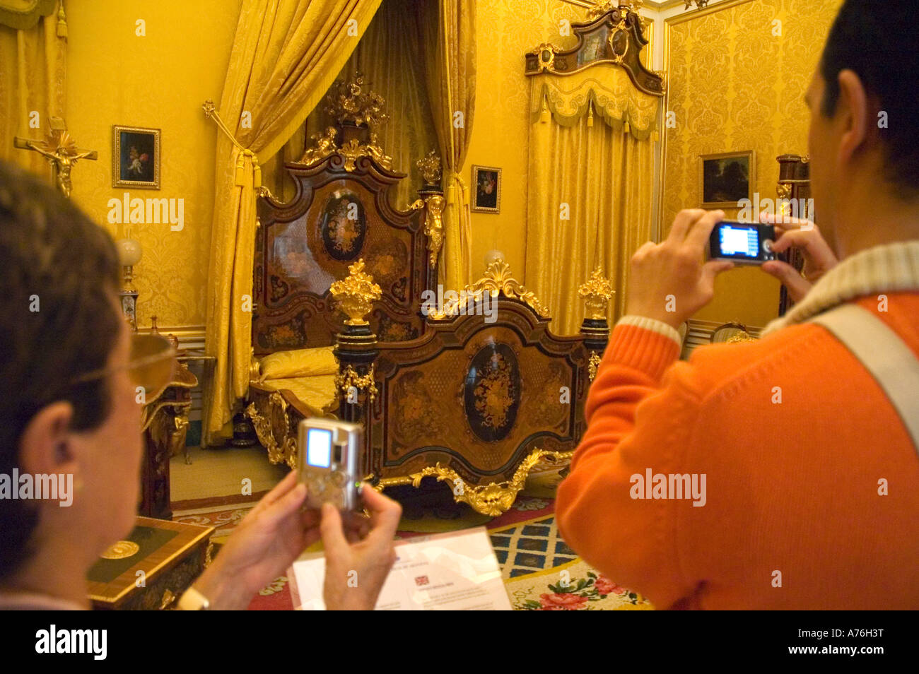 El dormitorio de la reina del Palacio Real de Aranjuez Comunidad Autónoma de Madrid España Foto de stock