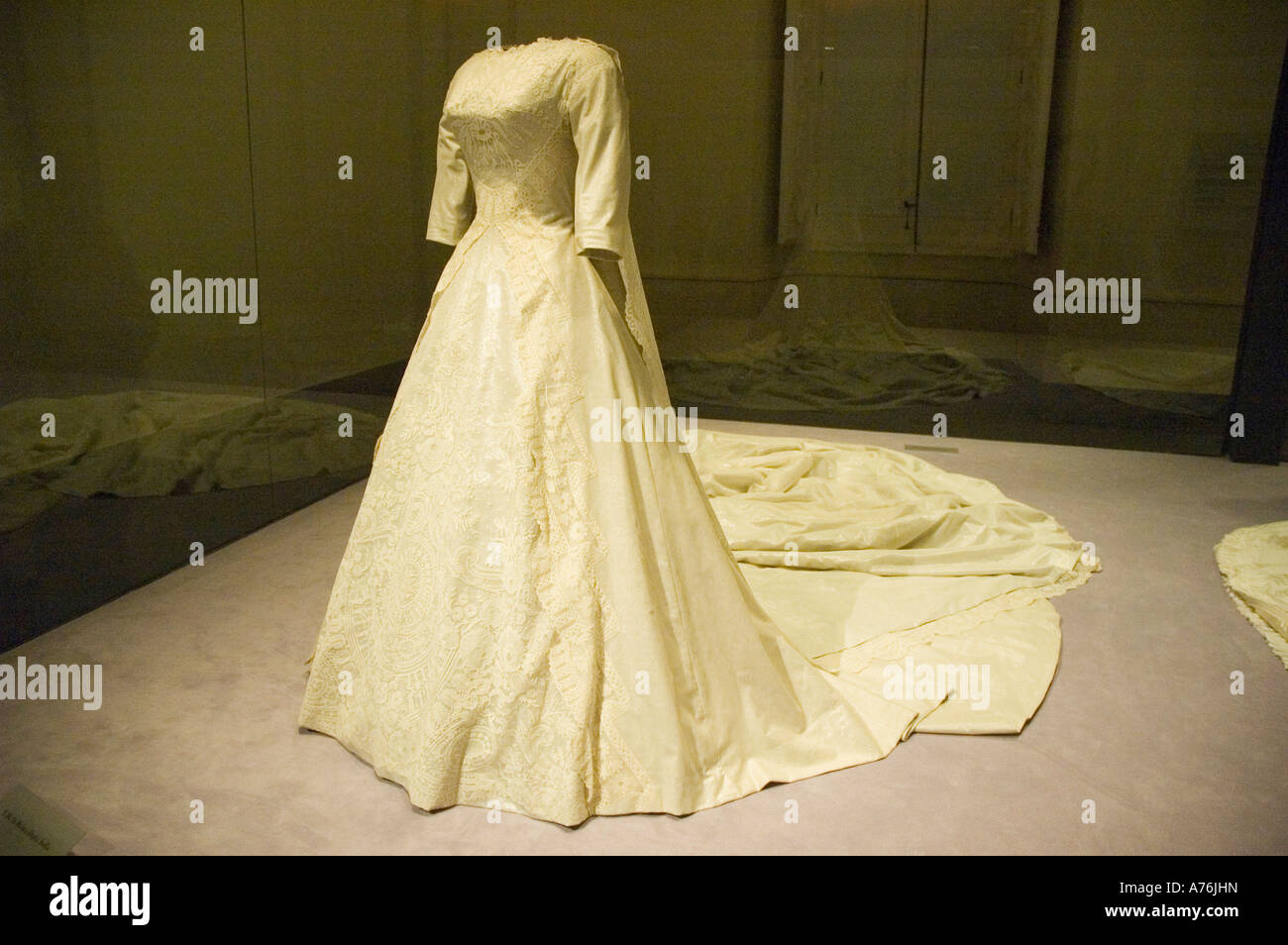 Vestido de novia de Reina Sofía Palacio Real de Aranjuez Comunidad Autónoma de Madrid España Foto de stock