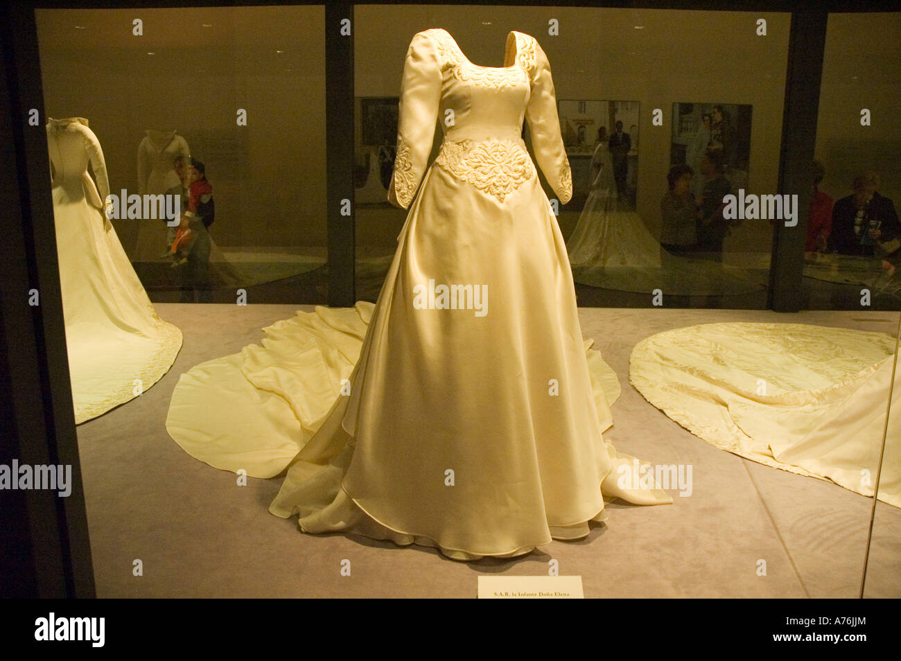 La Infanta Elena vestido de novia del Palacio Real de Aranjuez Comunidad  Autónoma de Madrid España Fotografía de stock - Alamy