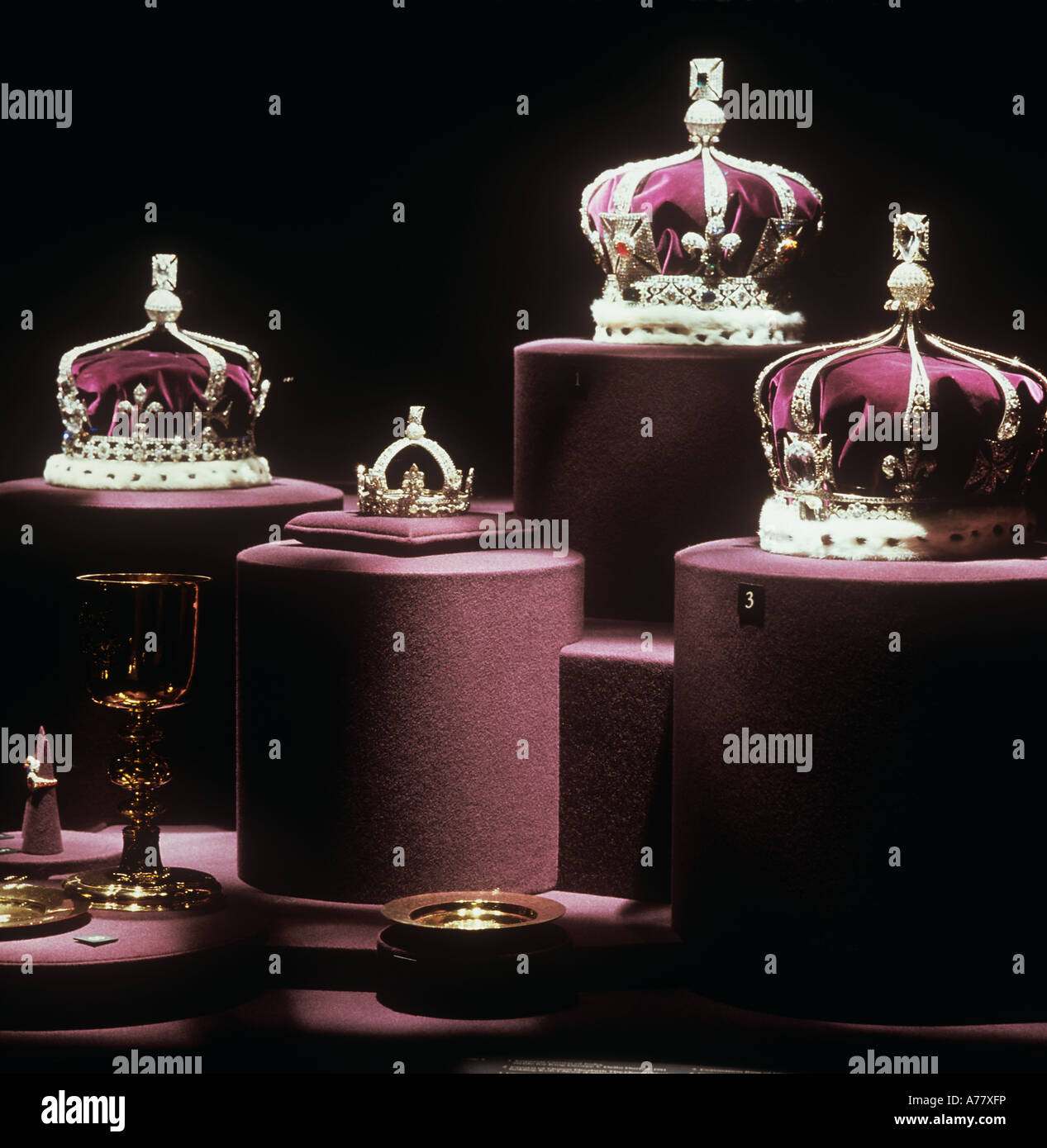 Queen victorias crown fotografías e imágenes de alta resolución Alamy