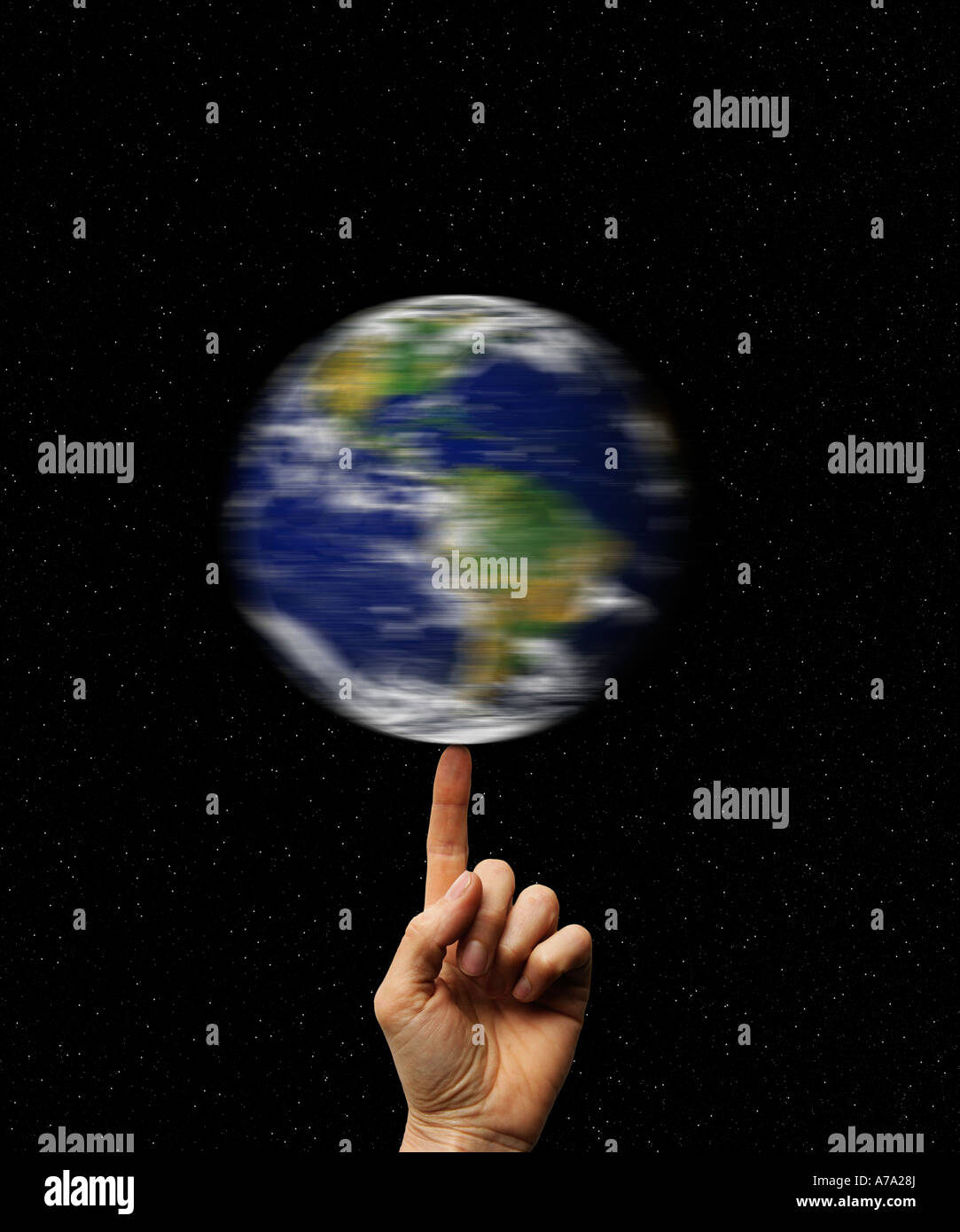 La Tierra gira sobre fingertip Foto de stock