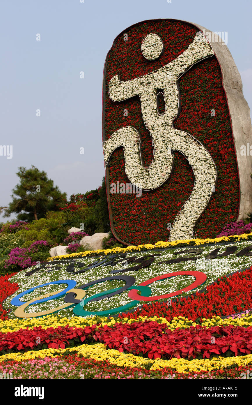 Pantalla de flores para los Juegos Olímpicos de Verano de 2008 en la plaza de Tiananmen Beijing China Foto de stock