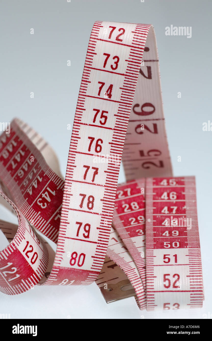 Cinta de medir, la cinta métrica para medir el bordado, la costura,  trabajo, etc Fotografía de stock - Alamy