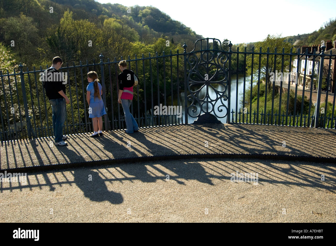 Ironbridge en Shropshire, la cuna de la Revolución Industrial en el Reino Unido, ahora el hogar de muchos museos para preservar el legado. Foto de stock