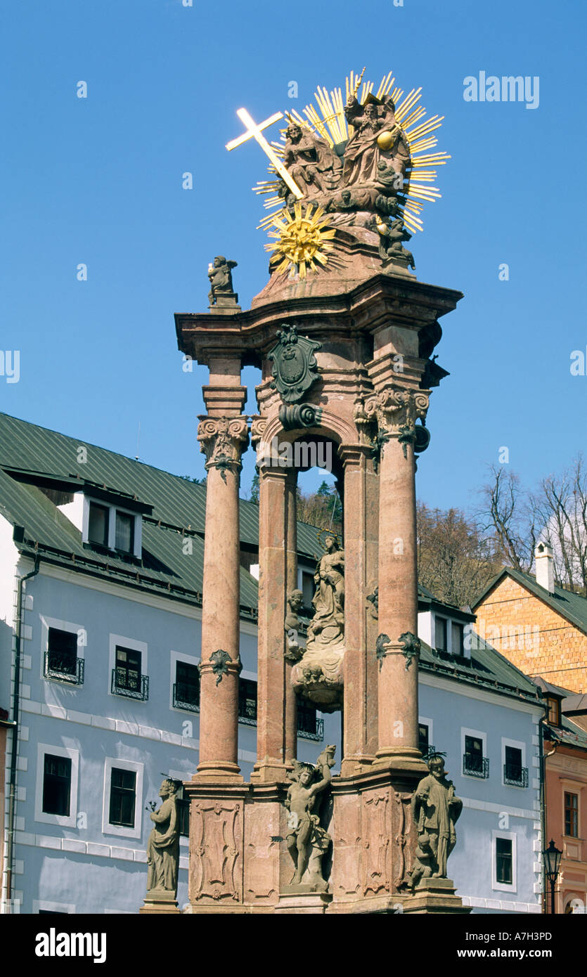 Banska Stiavnica, Eslovaquia República Eslovaca. Columna de la santísima Trinidad en la Plaza de la Santísima Trinidad en la ciudad minera de oro de Banska Stiavnica Foto de stock