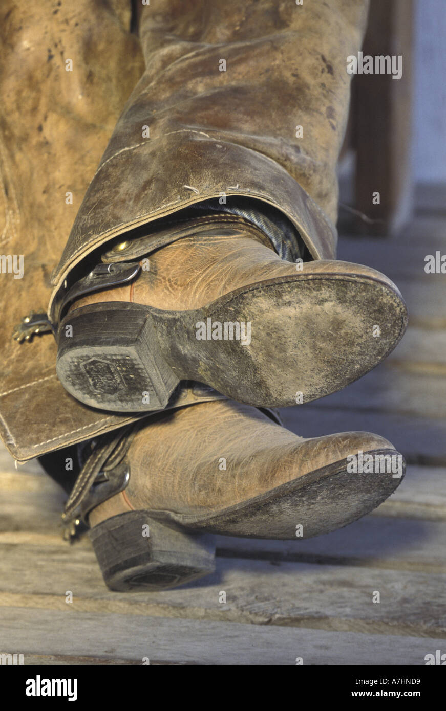 NA, ESTADOS UNIDOS, Montana botas de vaquero en dormir vaquero (MR  Fotografía de stock - Alamy