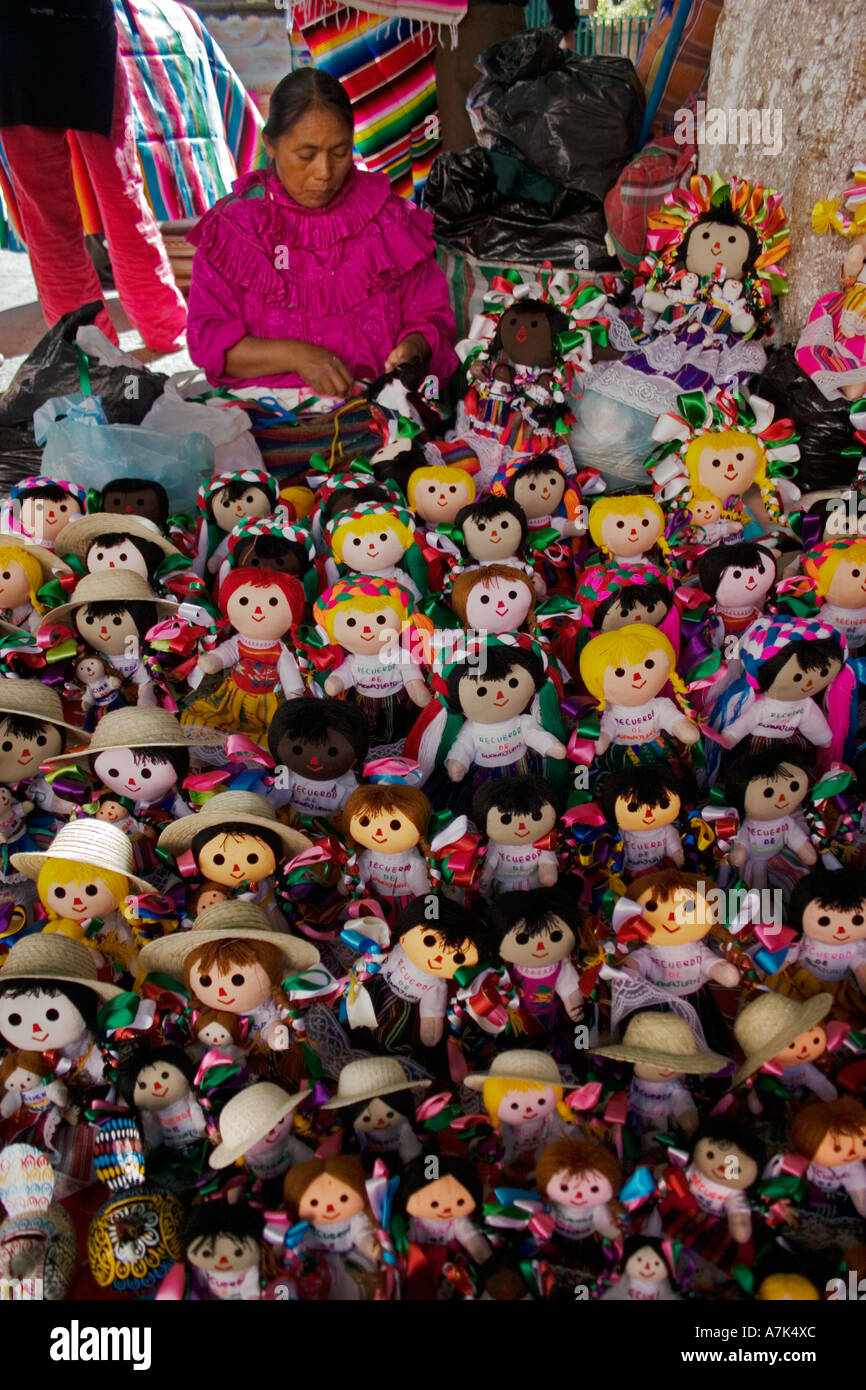 Muñecas mexicanas hechas a mano fotografías e imágenes de alta resolución -  Alamy