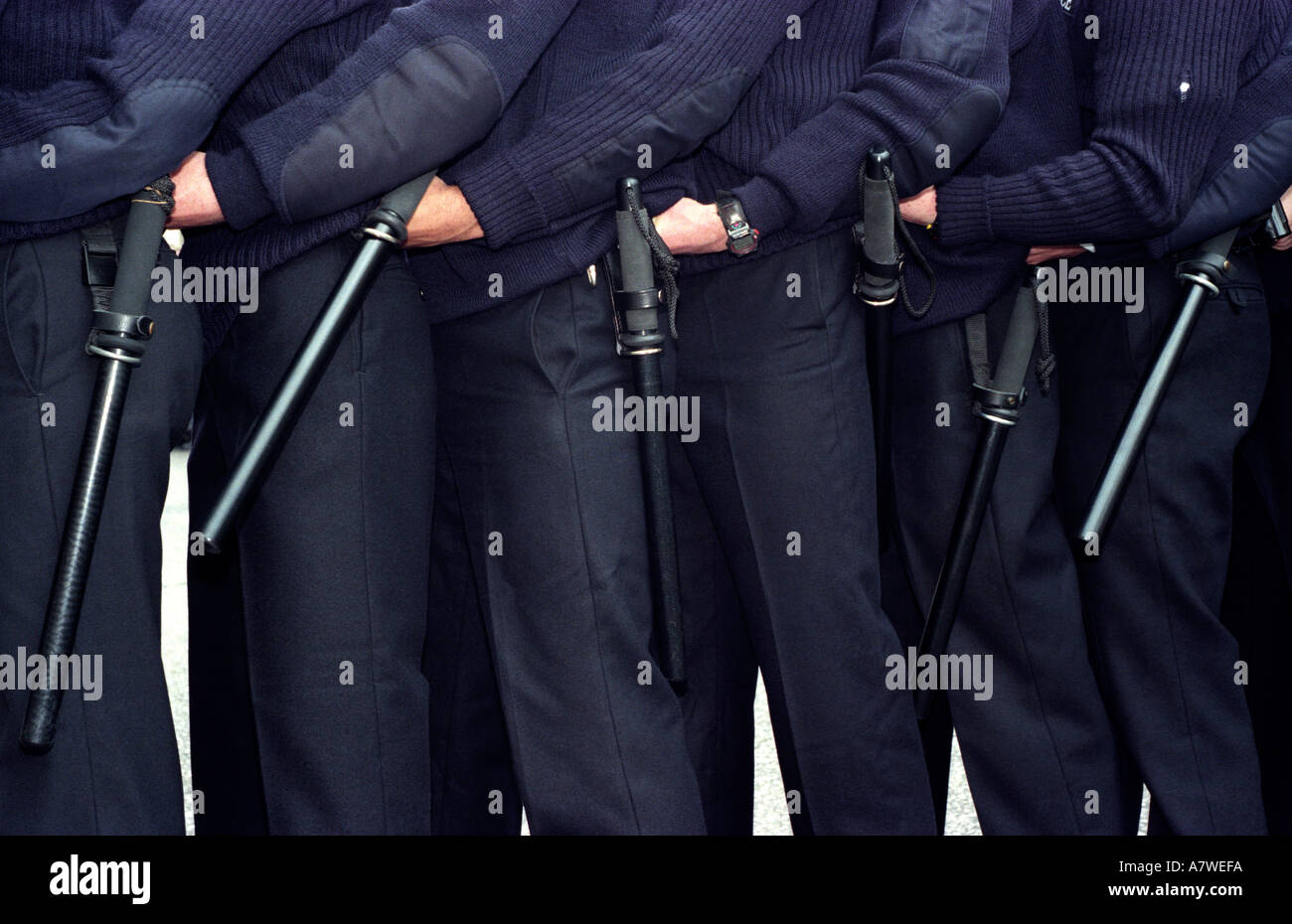 Funcionarios de la policía metropolitana durante las labores de capacitación de orden público, Londres, Reino Unido. Foto de stock