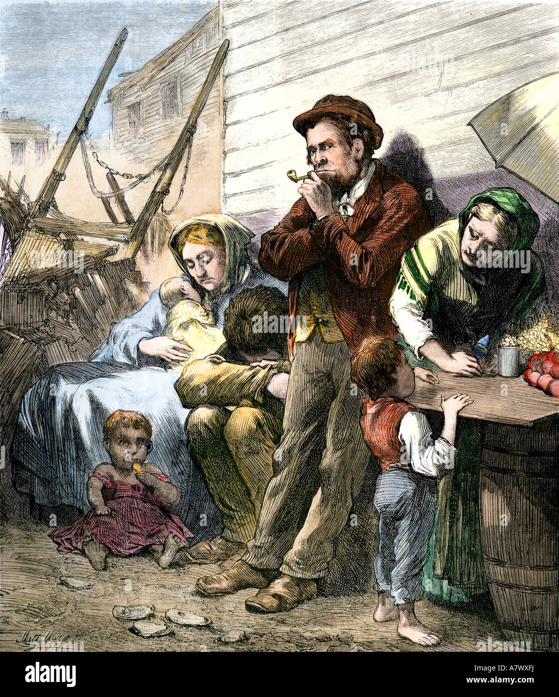 Familia de inmigrantes irlandeses en una tarde de verano en chabolas en los cinco puntos de la ciudad de Nueva York de 1870. Xilografía coloreada a mano Foto de stock
