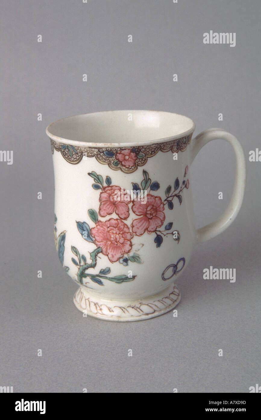 Porcelana de proa una famille rose baluster mug circa 1750 Foto de stock