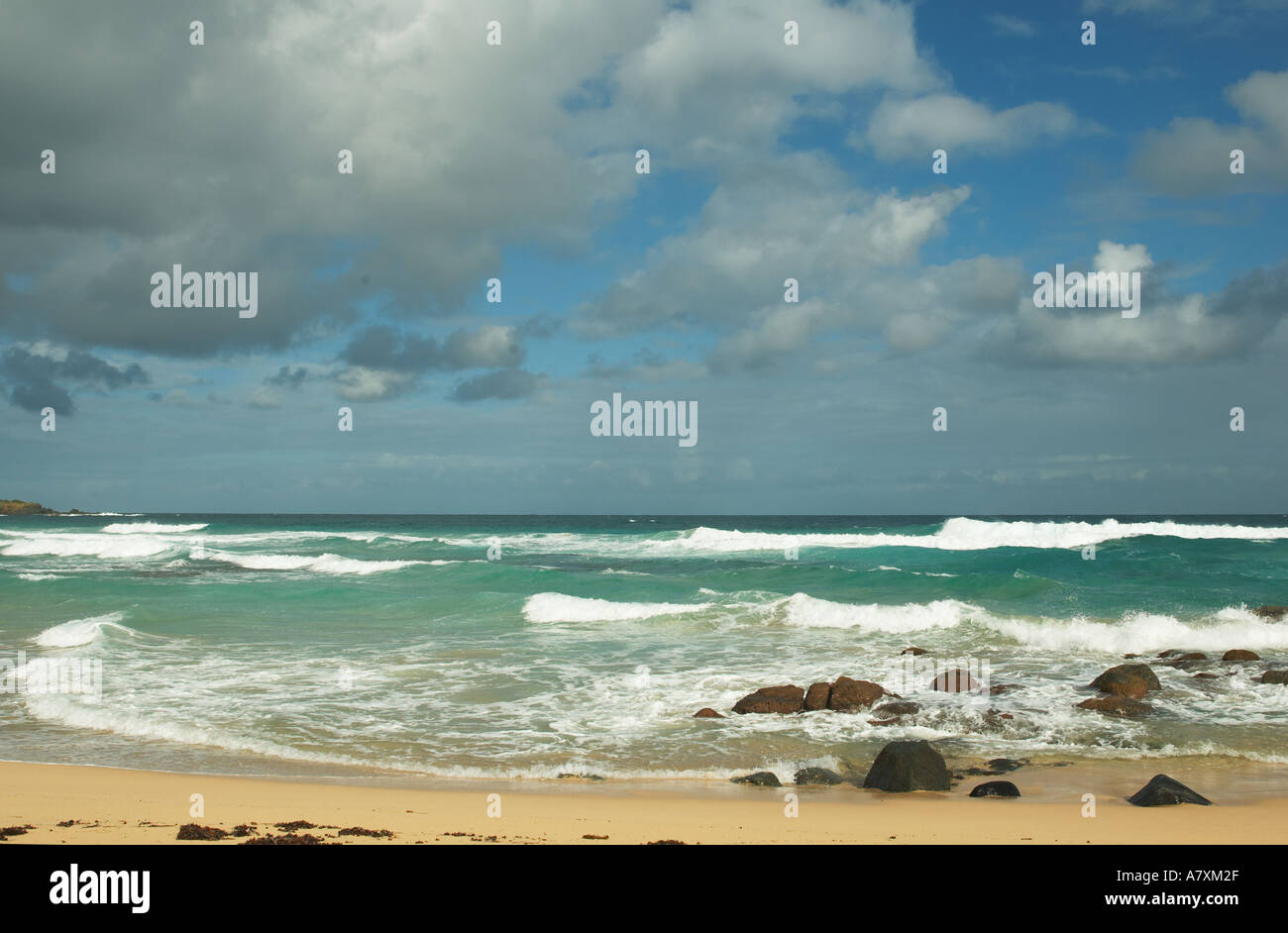 PUERTO RICO Culebra Playa Brava al lado norte de la isla de fuerte oleaje  horizonte Fotografía de stock - Alamy