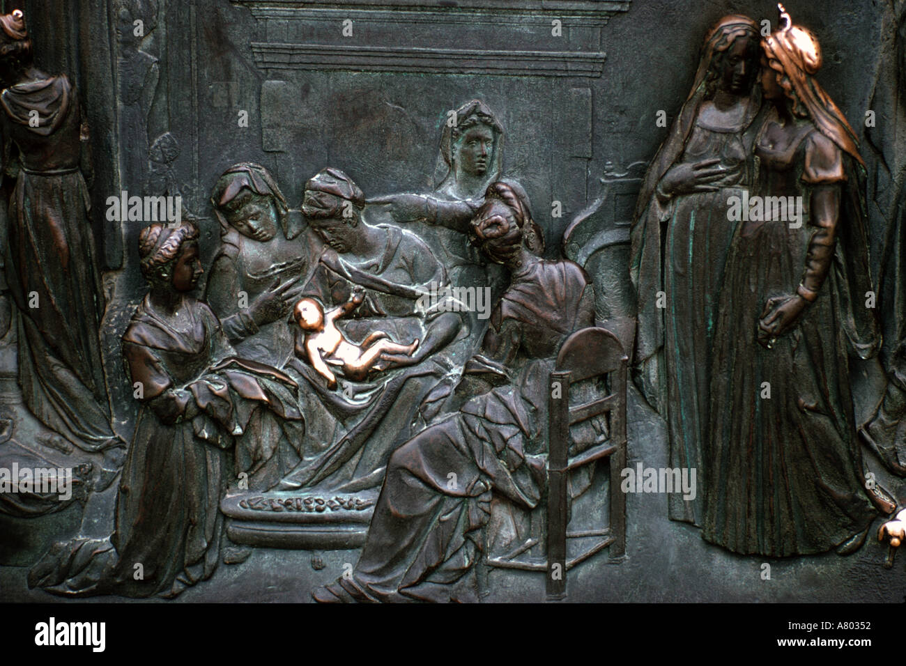 Puerta del Baptisterio de la catedral de Florencia en Italia Foto de stock
