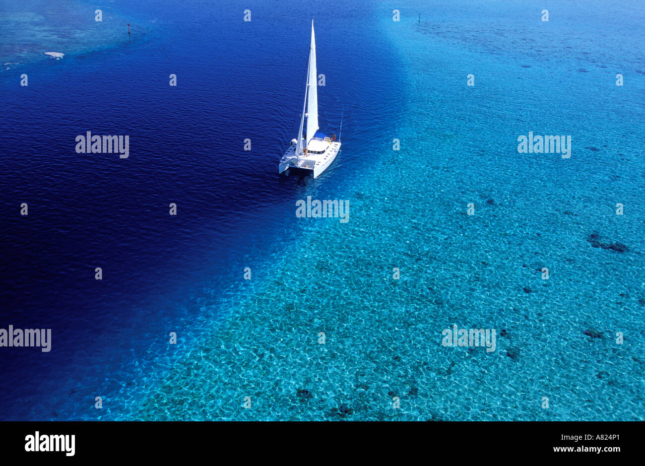 Francia, Polinesia Francesa, las Islas Tuamotu, Rangiroa atoll (vista aérea) Foto de stock