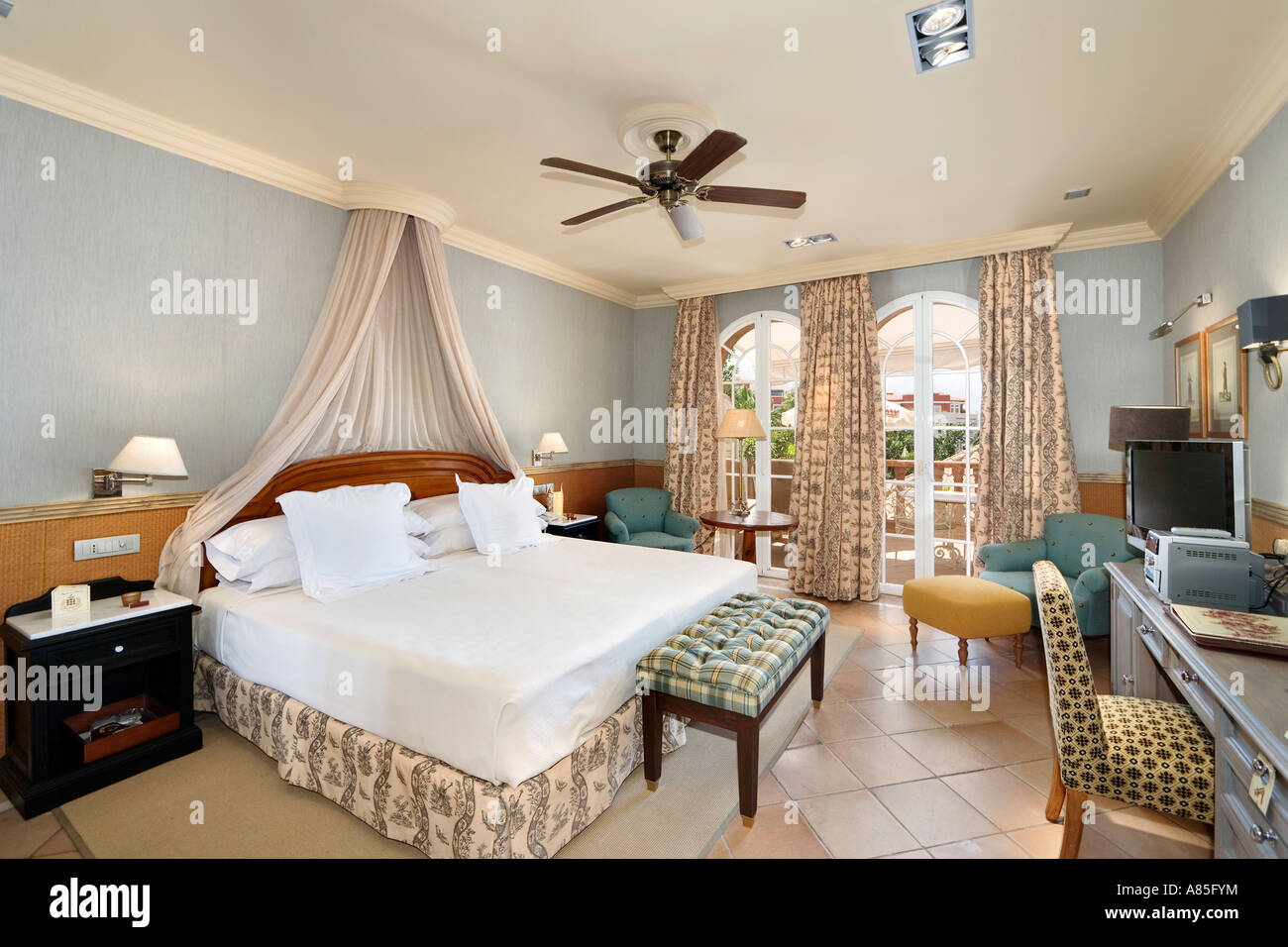 Habitación estándar en el lujoso Gran Hotel Bahía del Duque Resort, Costa Adeje, Playa de las Americas, Tenerife, Islas Canarias Foto de stock