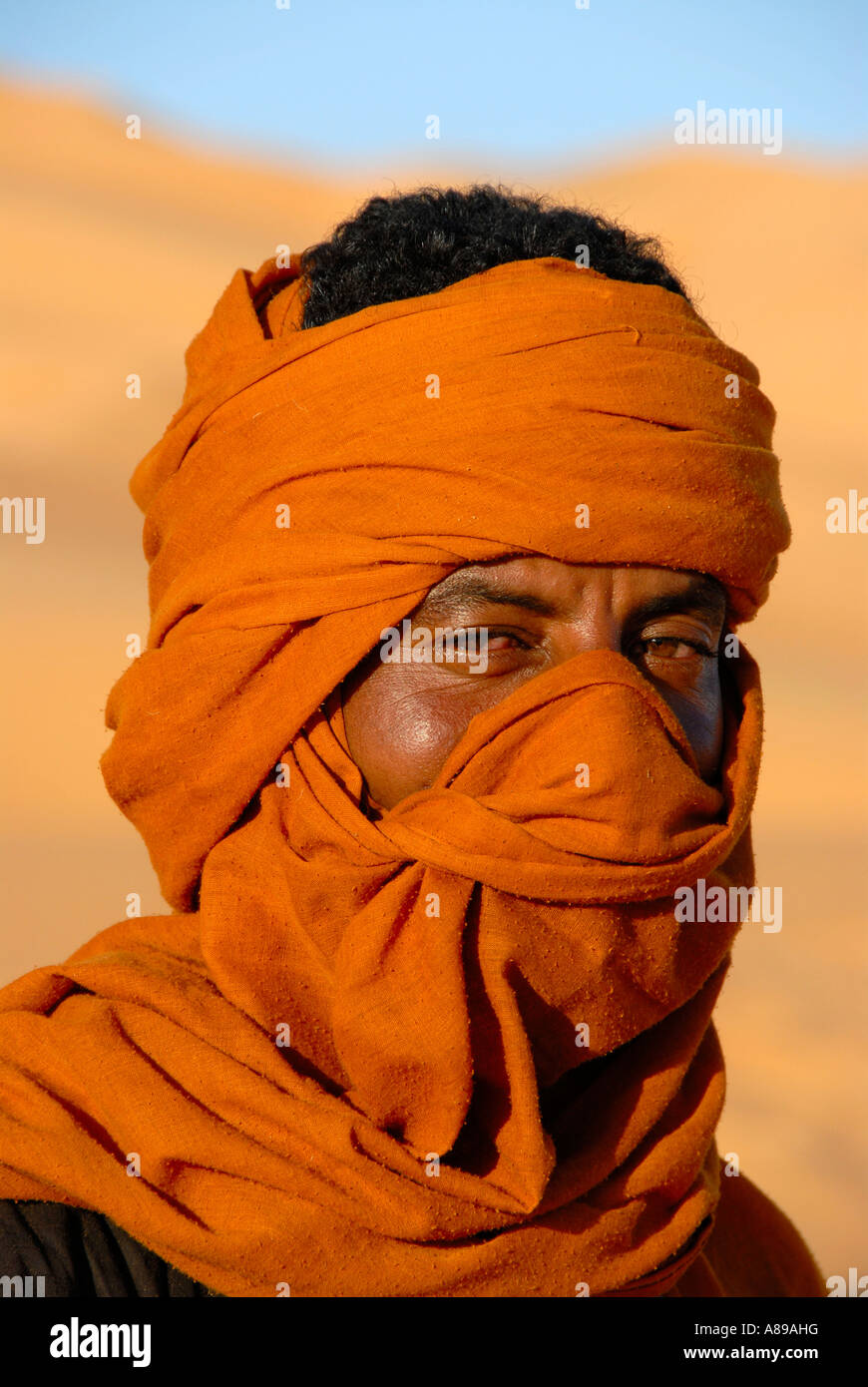 Retrato Tuareg envuelto en un turbante Mandara Libia Foto de stock
