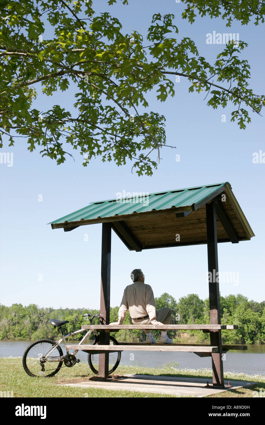 Monroeville Alabama,Isaac Creek water Campground,Claiborne Lake,Alabama River water Lakes,personas mayores ancianos ciudadanos pensionistas ret Foto de stock