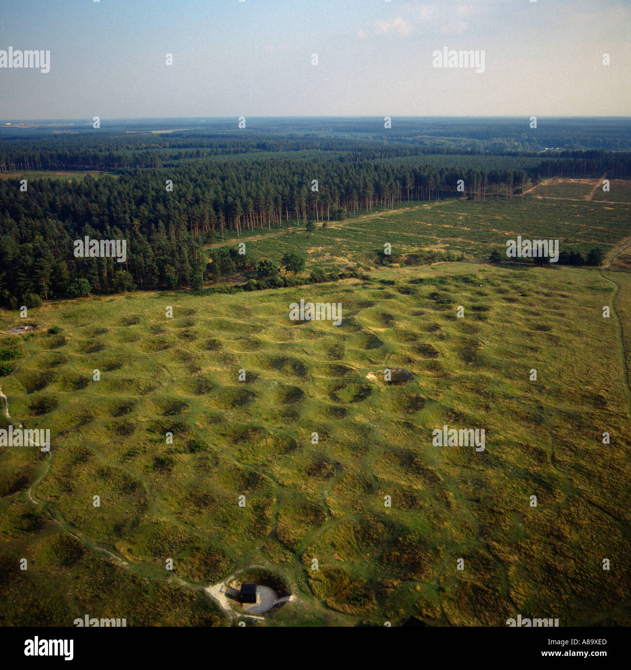 Grimes tumbas neolíticas minas flint Norfolk UK vista aérea Foto de stock