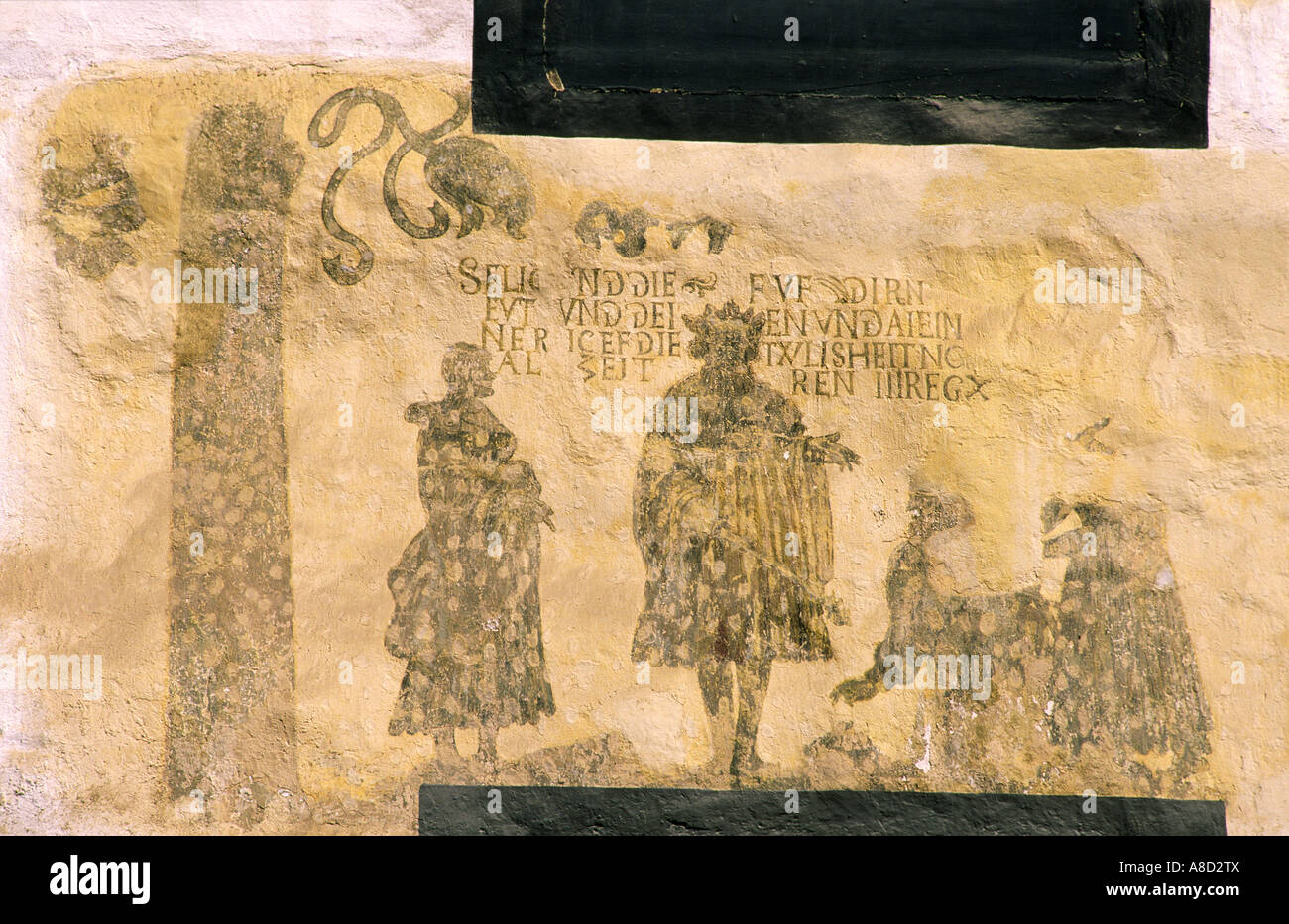 Banska Stiavnica, Eslovaquia República Eslovaca. Pinturas murales medievales en las paredes del edificio en la Plaza de la Santísima Trinidad Foto de stock