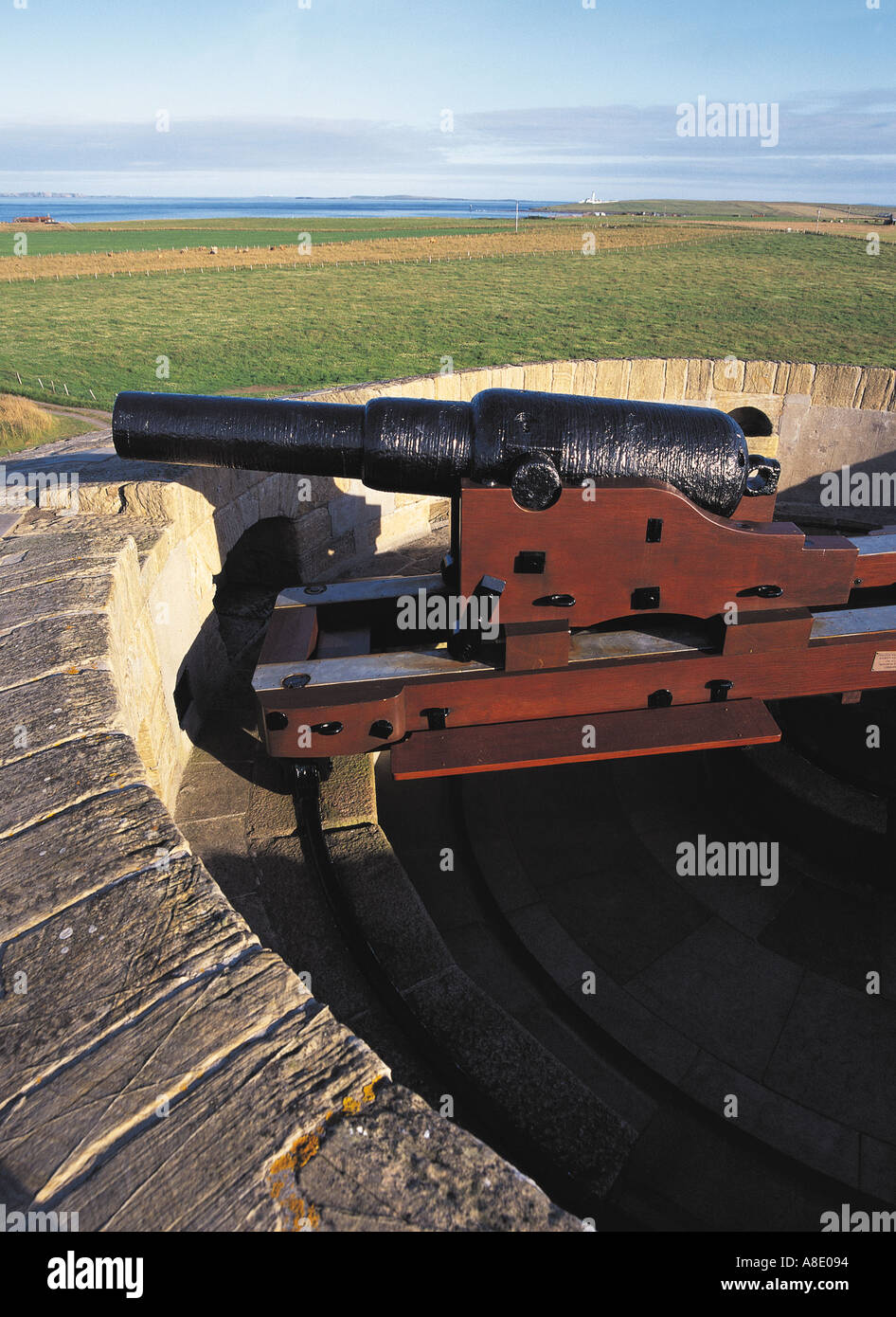 Dh Martello Tower Hackness HOY ORKNEY cañones en la parte superior de la torre Martello murallas defensas costeras guerras napoleónicas Foto de stock