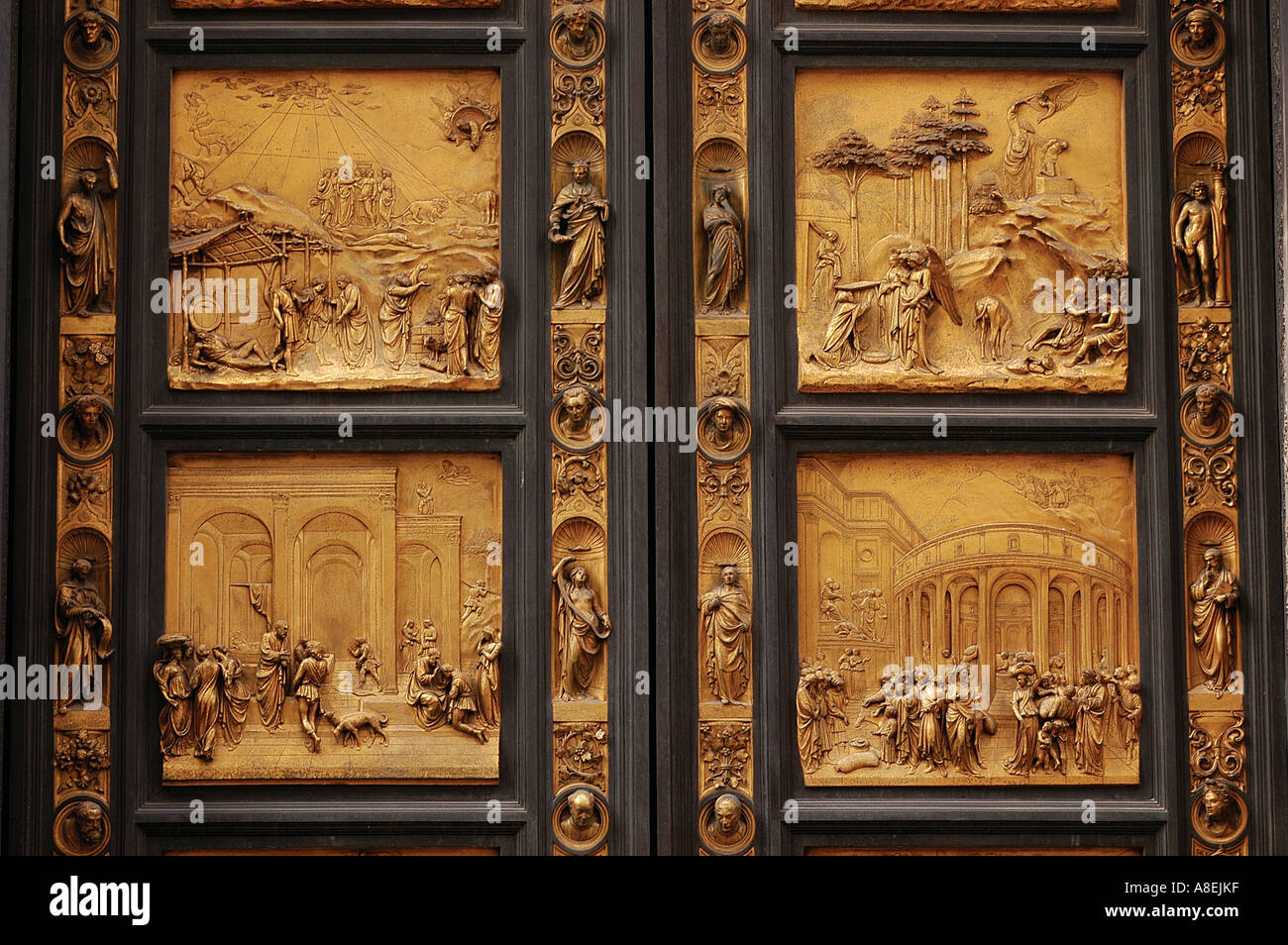 Puertas del Paraíso en el lado oriental del Baptisterio de San Giovanni de  Lorenzo Ghiberti S XV. Florencia,Toscana.Italia Fotografía de stock - Alamy