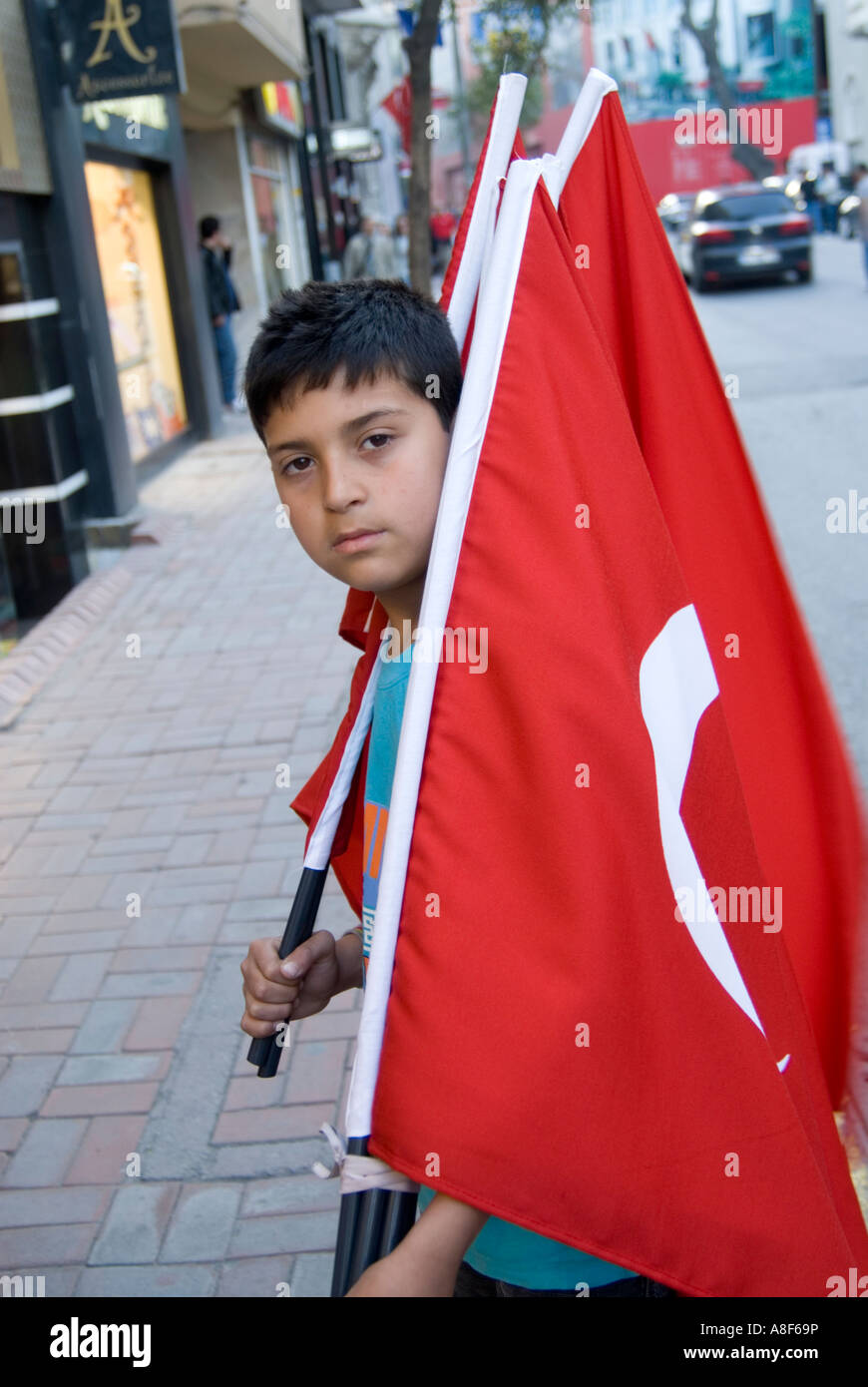 Persona que vende banderas fotografías e imágenes de alta resolución