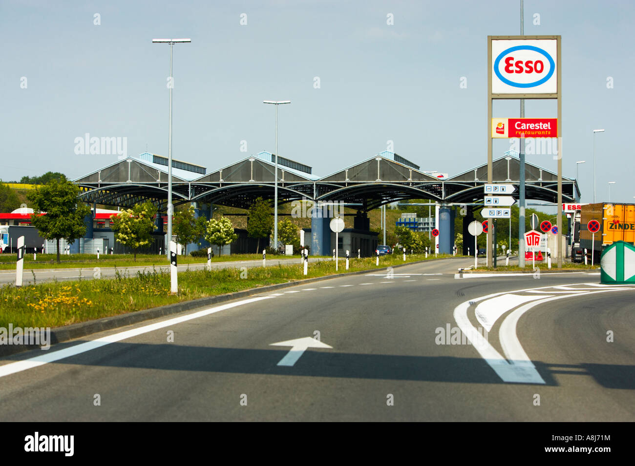 Luxemburgo frontera alemana en Wasserbillig mostrando las antiguas casetas de control fronterizo Foto de stock