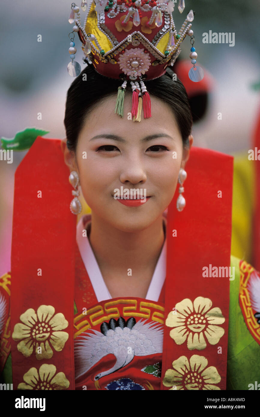 Corea del Sur, Andong , el Festival de Danza de máscara, Niña en traje